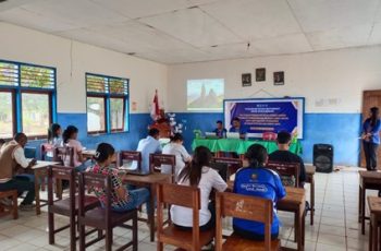 Pelatihan Pembuatan Media Pembelajaran Interaktif Menggunakan Canva, Dosen dan Mahasiswa Pendidikan Matematika PSDKU Unpatti Hadir di SMP Kristen Tounwawan